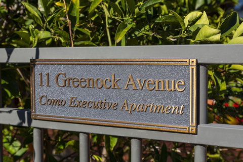Como Executive Apartment - Holiday Cairns 18
