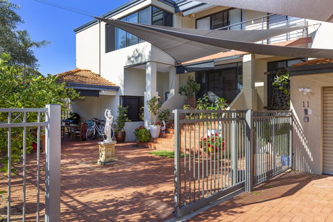 Como Executive Apartment - Holiday Cairns 1