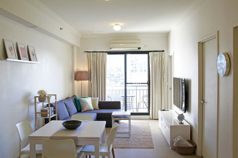 WESTEND CBD PERTH-ULTIMATE LOCATION - Holiday Cairns 1