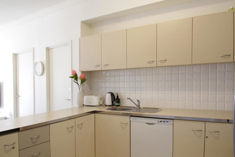 WESTEND CBD PERTH-ULTIMATE LOCATION - Holiday Cairns 10