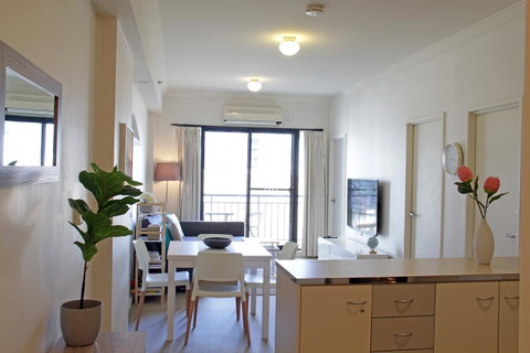 WESTEND CBD PERTH-ULTIMATE LOCATION - Holiday Cairns 0