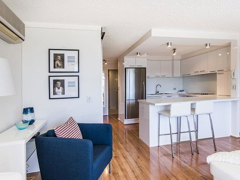 South Perth Deluxe Apartment - Holiday Cairns 2