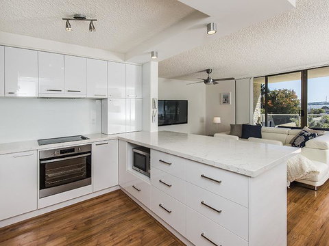 South Perth Deluxe Apartment - Holiday Cairns 4