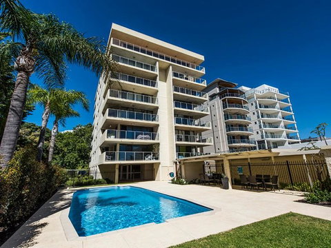 South Perth Deluxe Apartment - Holiday Cairns 0