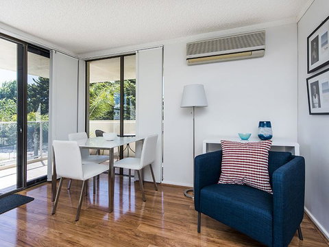 South Perth Deluxe Apartment - Holiday Cairns 16