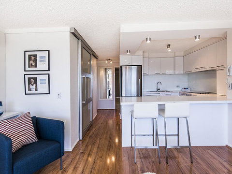 South Perth Deluxe Apartment - Holiday Cairns 7