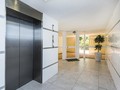 South Perth Deluxe Apartment - Holiday Cairns 21