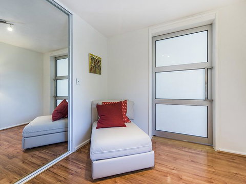 South Perth Deluxe Apartment - Holiday Cairns 25