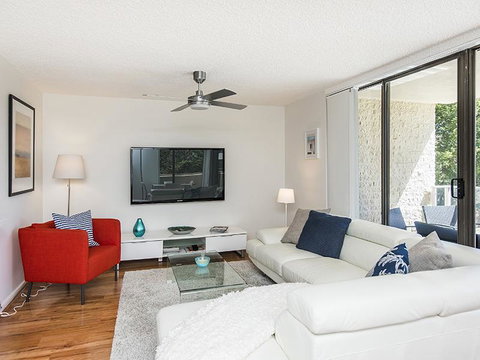 South Perth Deluxe Apartment - Holiday Cairns 6