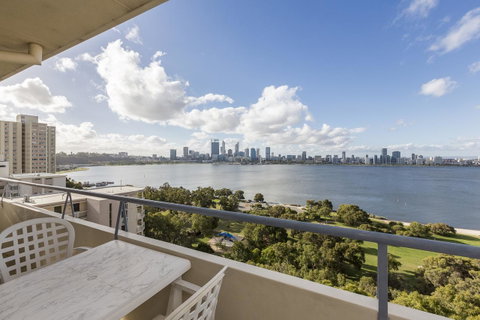 High Tor Apartment 135 - Holiday Cairns 0