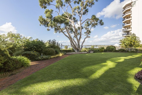 High Tor Apartment 135 - Holiday Cairns 4