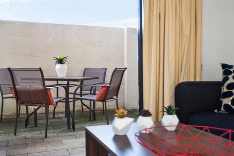 South Perth Executive Apartment - Holiday Cairns 3