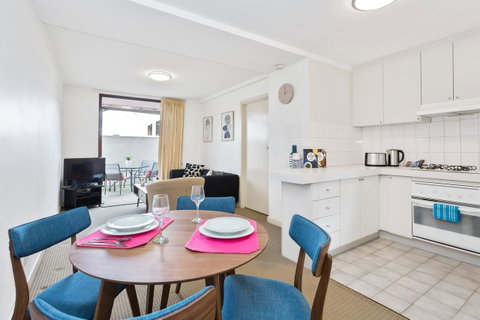 South Perth Executive Apartment - Holiday Cairns 0