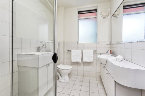 South Perth Executive Apartment - Holiday Cairns 7