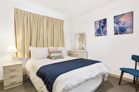 South Perth Executive Apartment - Holiday Cairns 6