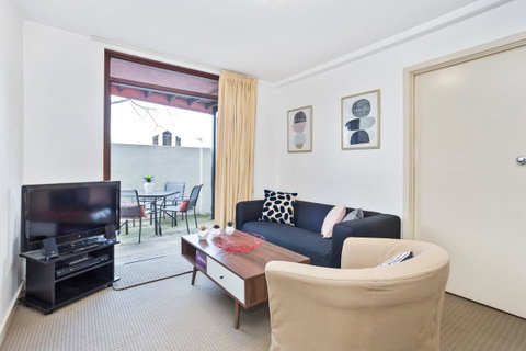 South Perth Executive Apartment - Holiday Cairns 1