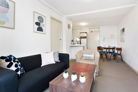 South Perth Executive Apartment - Holiday Cairns 2