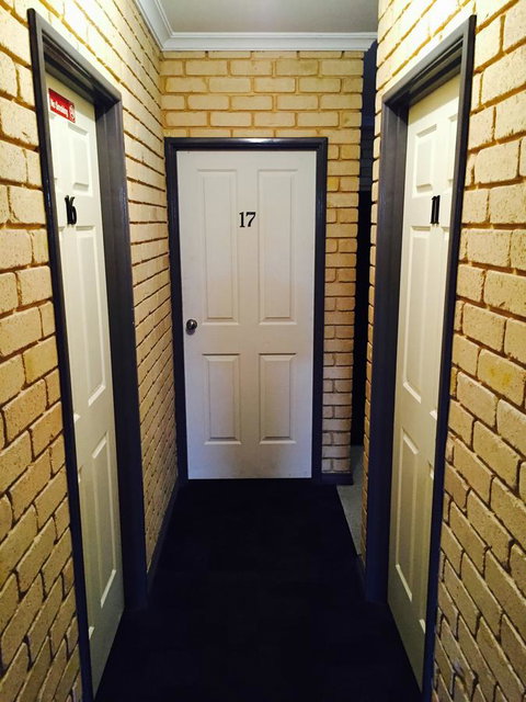 Shiralee Hostel -note - Valid Passport Required To Check In - Holiday Cairns 18
