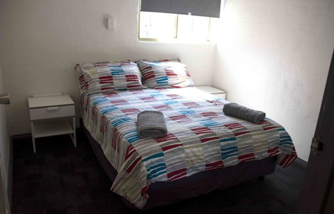 Shiralee Hostel -note - Valid Passport Required To Check In - Holiday Cairns 13