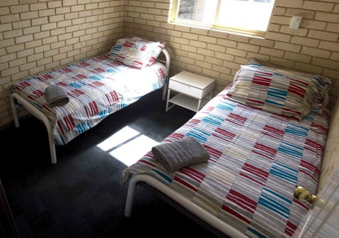Shiralee Hostel -note - Valid Passport Required To Check In - Holiday Cairns 8