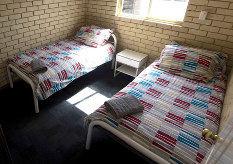 Shiralee Hostel -note - Valid Passport Required To Check In - Holiday Cairns 17