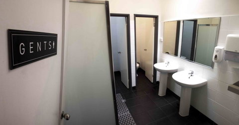 Shiralee Hostel -note - Valid Passport Required To Check In - Holiday Cairns 16
