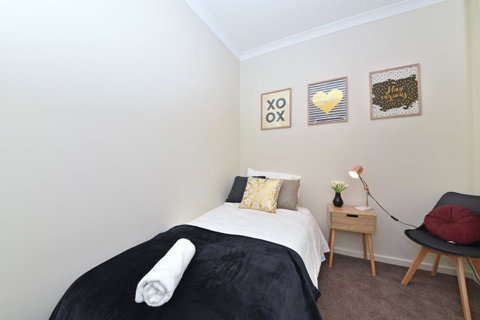 Short Stay Apartment In Perth City 1703 - Holiday Cairns 6