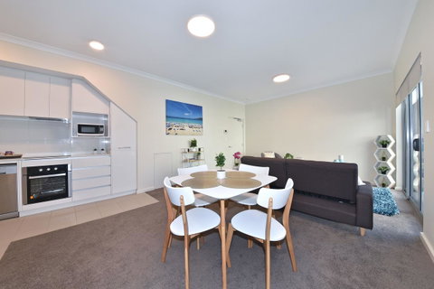 Short Stay Apartment In Perth City 1703 - Holiday Cairns 12