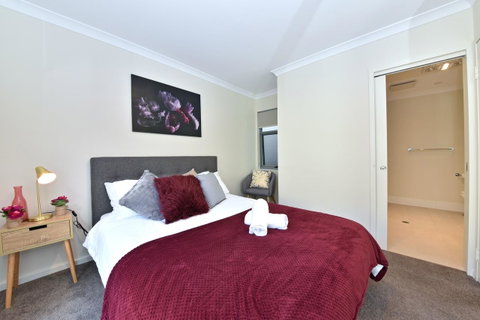 Short Stay Apartment In Perth City 1703 - Holiday Cairns 4