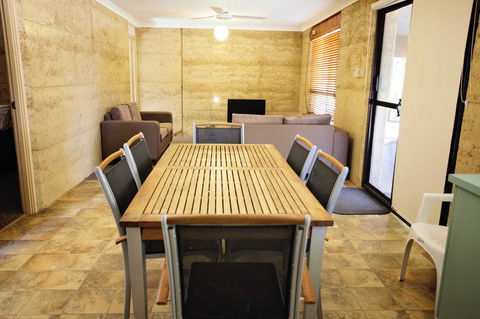 Hopetoun Motel & Chalet Village - Holiday Cairns 40