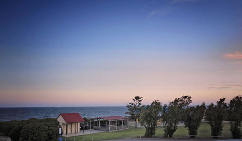 Hopetoun Motel & Chalet Village - Holiday Cairns 34