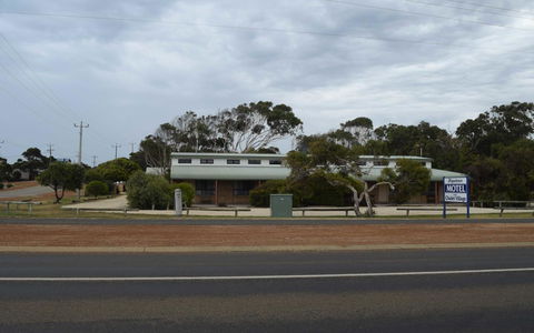 Hopetoun Motel & Chalet Village - Holiday Cairns 18