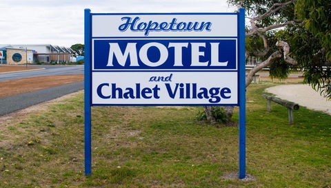 Hopetoun Motel & Chalet Village - Holiday Cairns 5