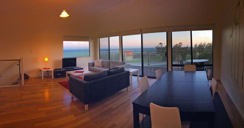 Hopetoun Motel & Chalet Village - Holiday Cairns 10