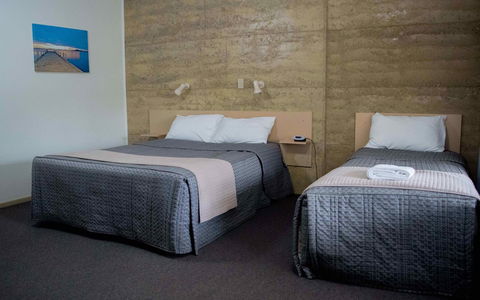 Hopetoun Motel & Chalet Village - Holiday Cairns 0