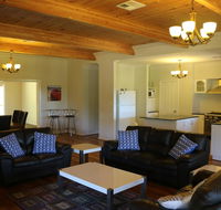 Burton Farmhouse - Holiday Cairns