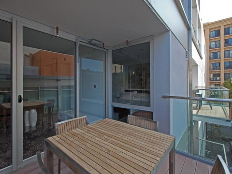 Astra Apartments Perth - Zenith - Holiday Cairns 3