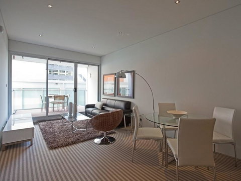Astra Apartments Perth - Zenith - Holiday Cairns 4