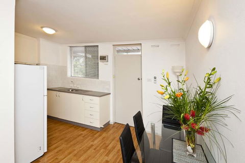 Cunningham Terrace 8 - Holiday Cairns 4