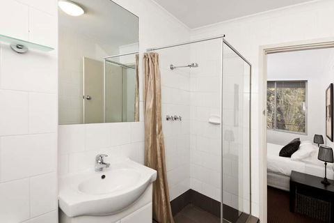 Cunningham Terrace 8 - Holiday Cairns 2