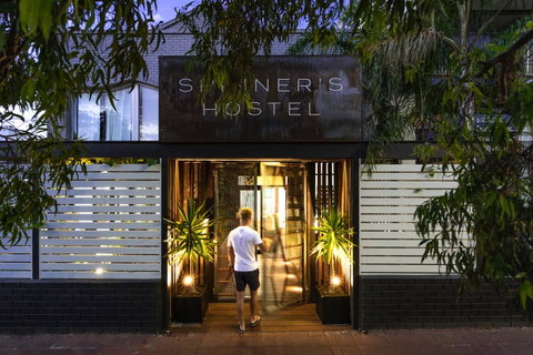 Spinners Hostel - Holiday Cairns 0