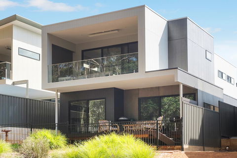 Tall Trees Margaret River - Holiday Cairns 0