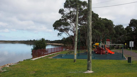 Strahan Retreat Holiday Park - Holiday Cairns 1