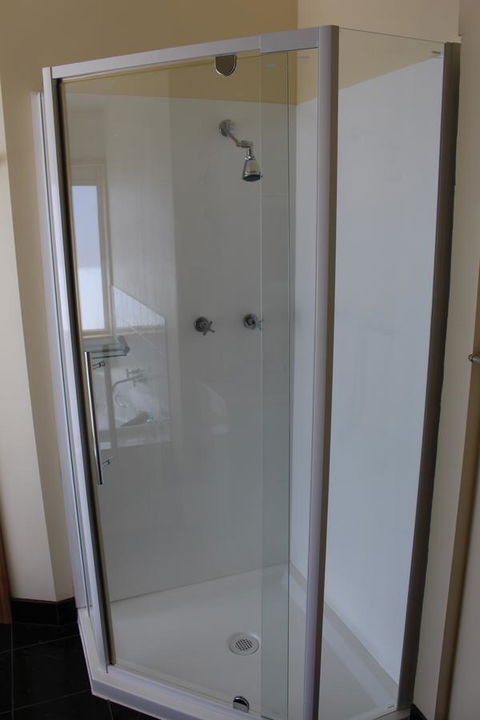 Tullah Lakeside Lodge - Holiday Cairns 4