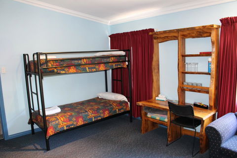 Tullah Lakeside Lodge - Holiday Cairns 8