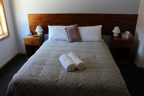 Tullah Lakeside Lodge - Holiday Cairns 2