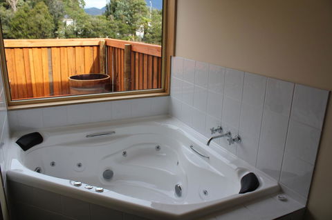 Tullah Lakeside Lodge - Holiday Cairns 17