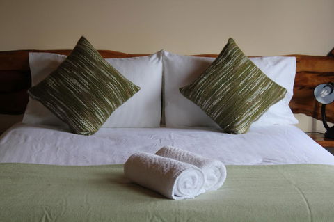 Tullah Lakeside Lodge - Holiday Cairns 18