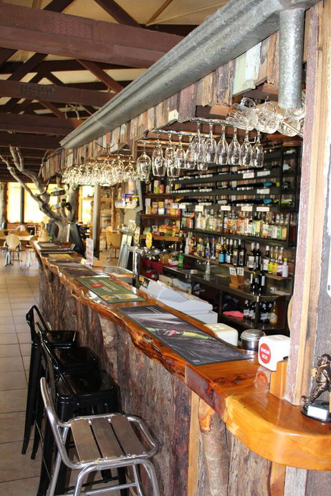 Tullah Lakeside Lodge - Holiday Cairns 21