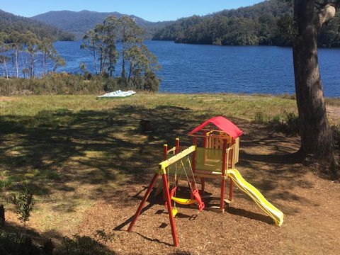 Tullah Lakeside Lodge - Holiday Cairns 15